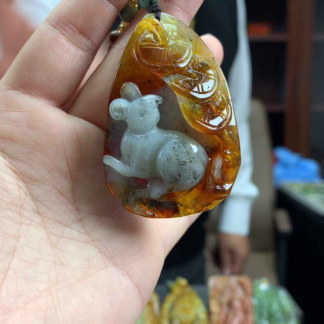 蛇纹石玉未镶嵌颈饰