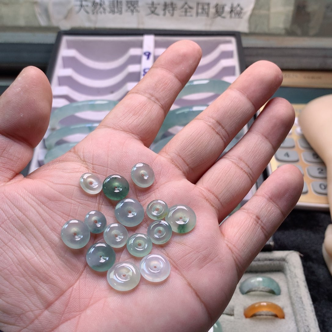 定制翡翠未镶嵌扣子