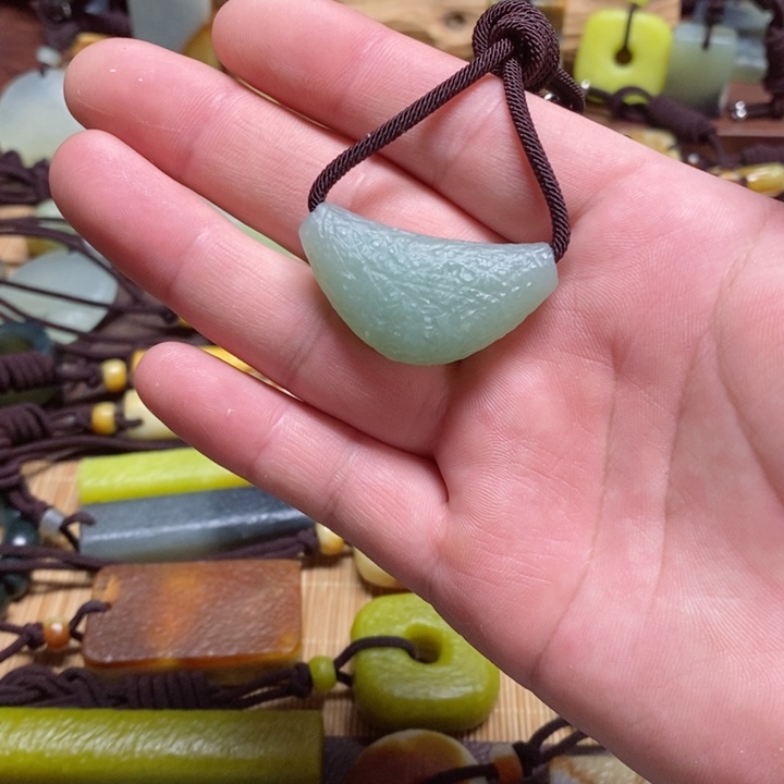 蛇纹石玉挂件未镶嵌