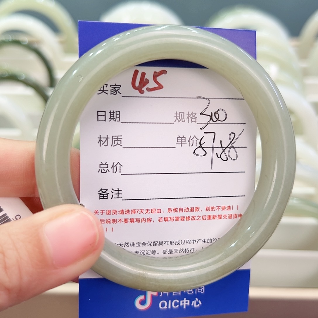 和田玉手镯未镶嵌