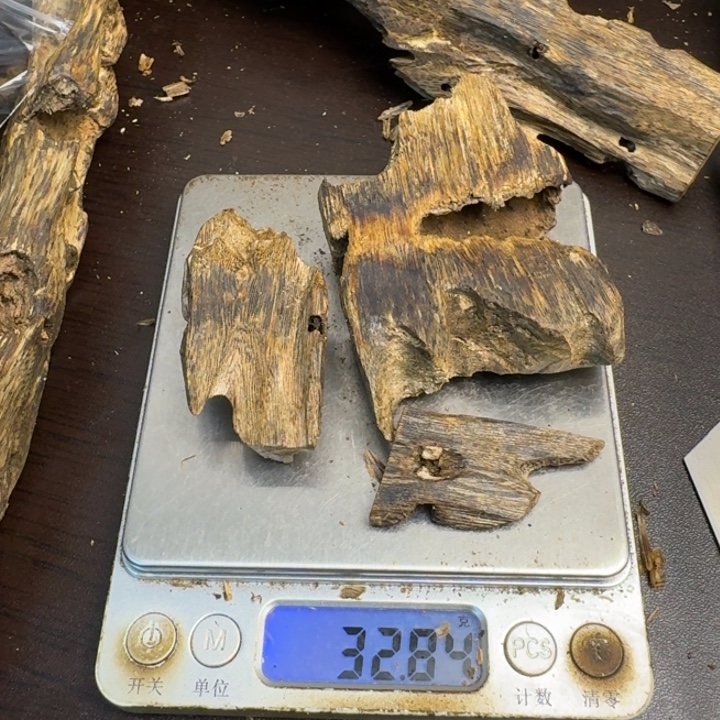 沉香沉香碎屑糖结32克