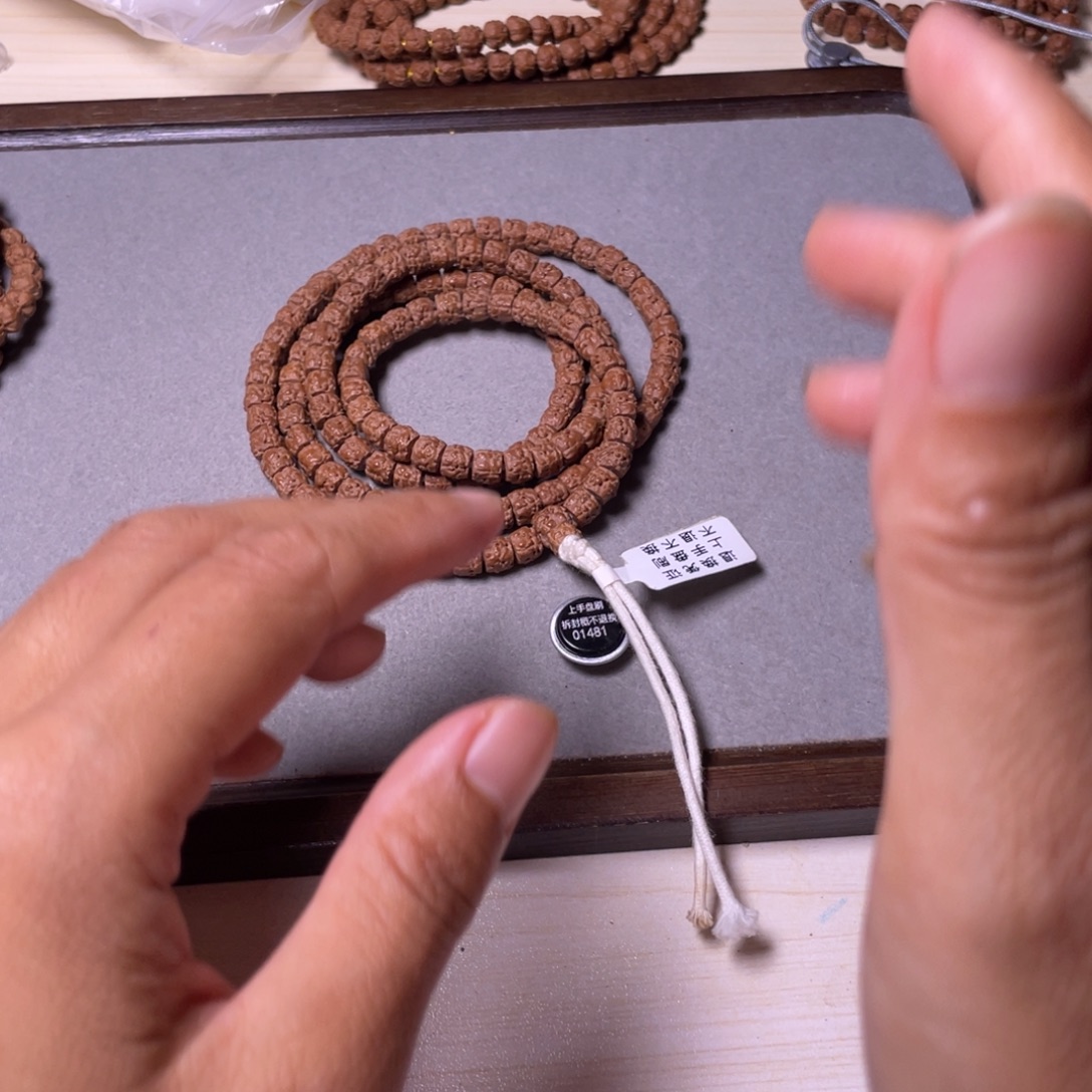 两***猫金刚菩提吊坠龙切老树佛手