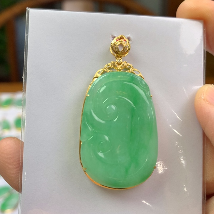 颈饰18K金镶嵌翡翠翡翠吊坠