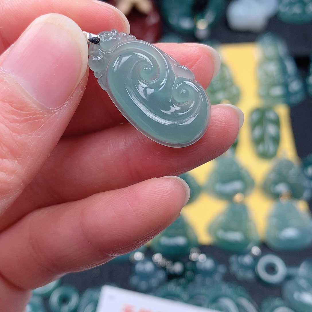 翡翠颈饰未镶嵌吊坠