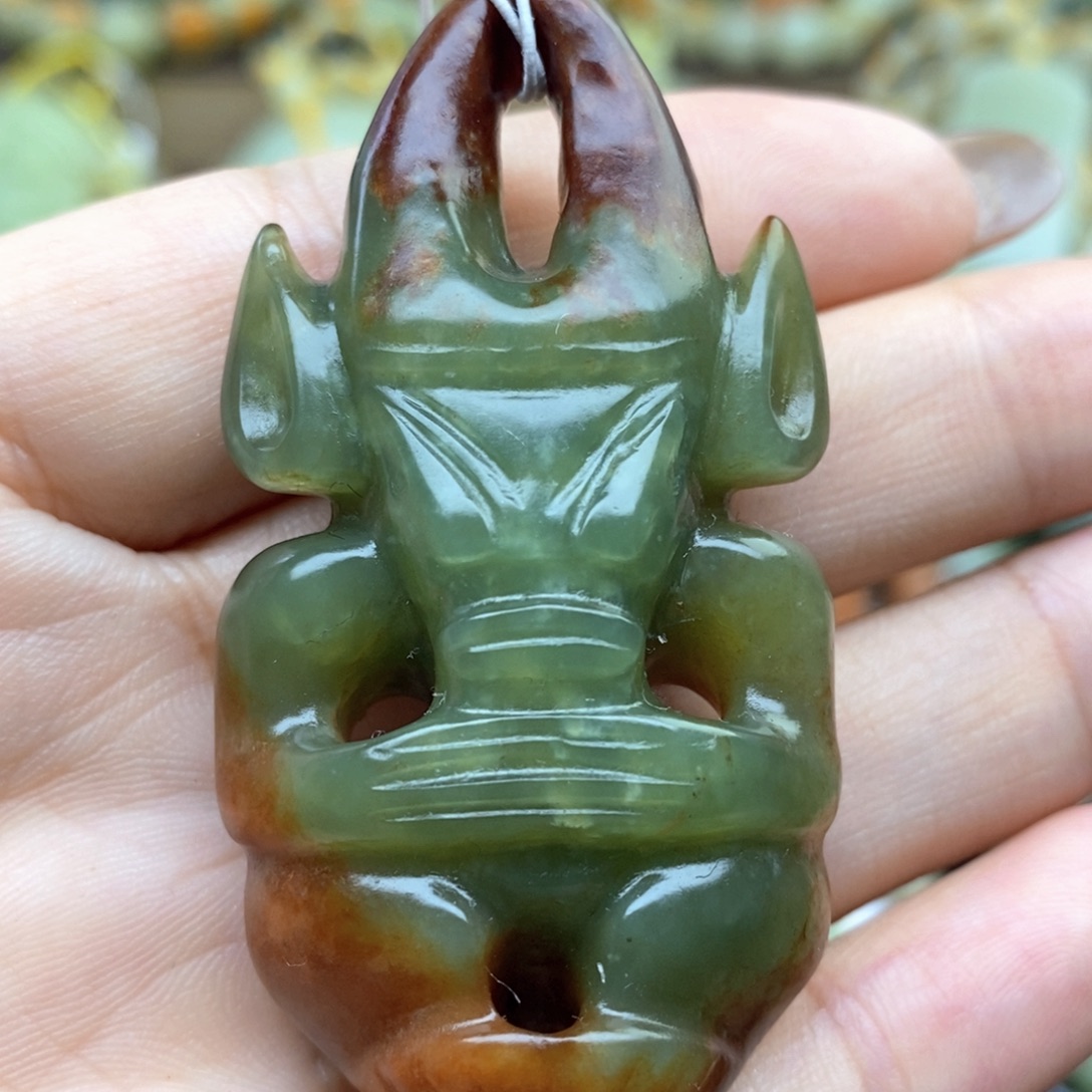 颈饰未镶嵌透闪石质玉