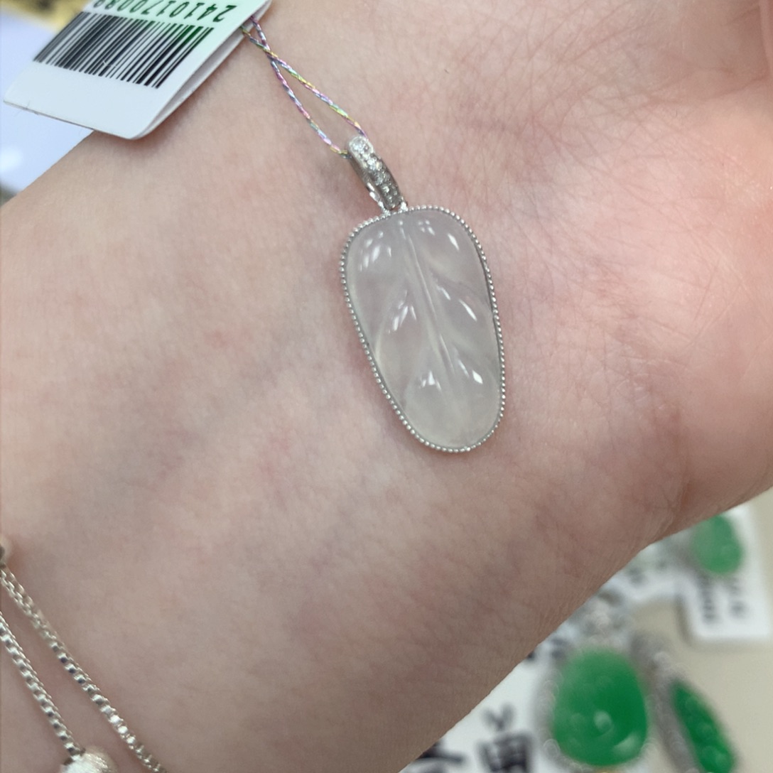 翡翠颈饰18K金镶嵌叶子