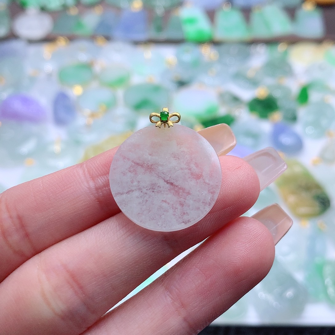 翡翠颈饰未镶嵌翡翠