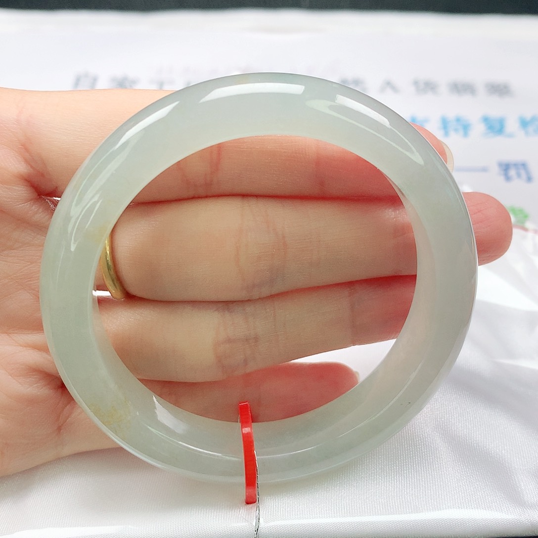 翡翠手镯未镶嵌55圈
