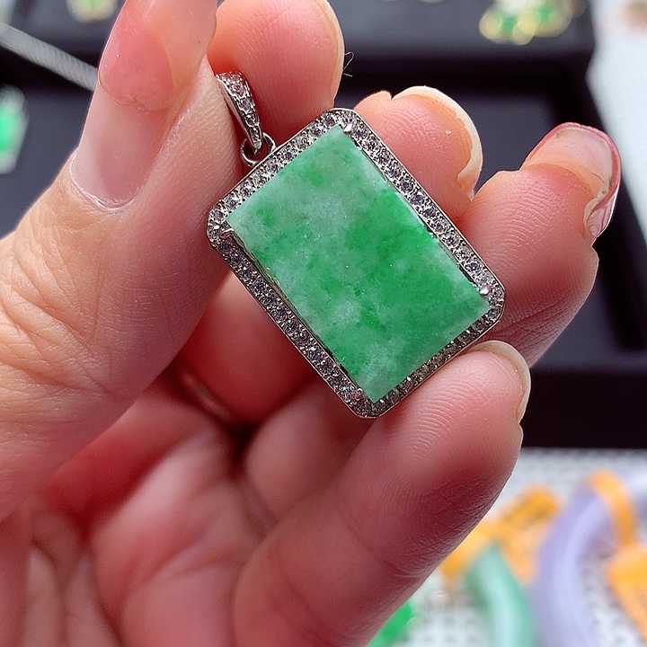 翡翠颈饰银S925镶嵌翡翠