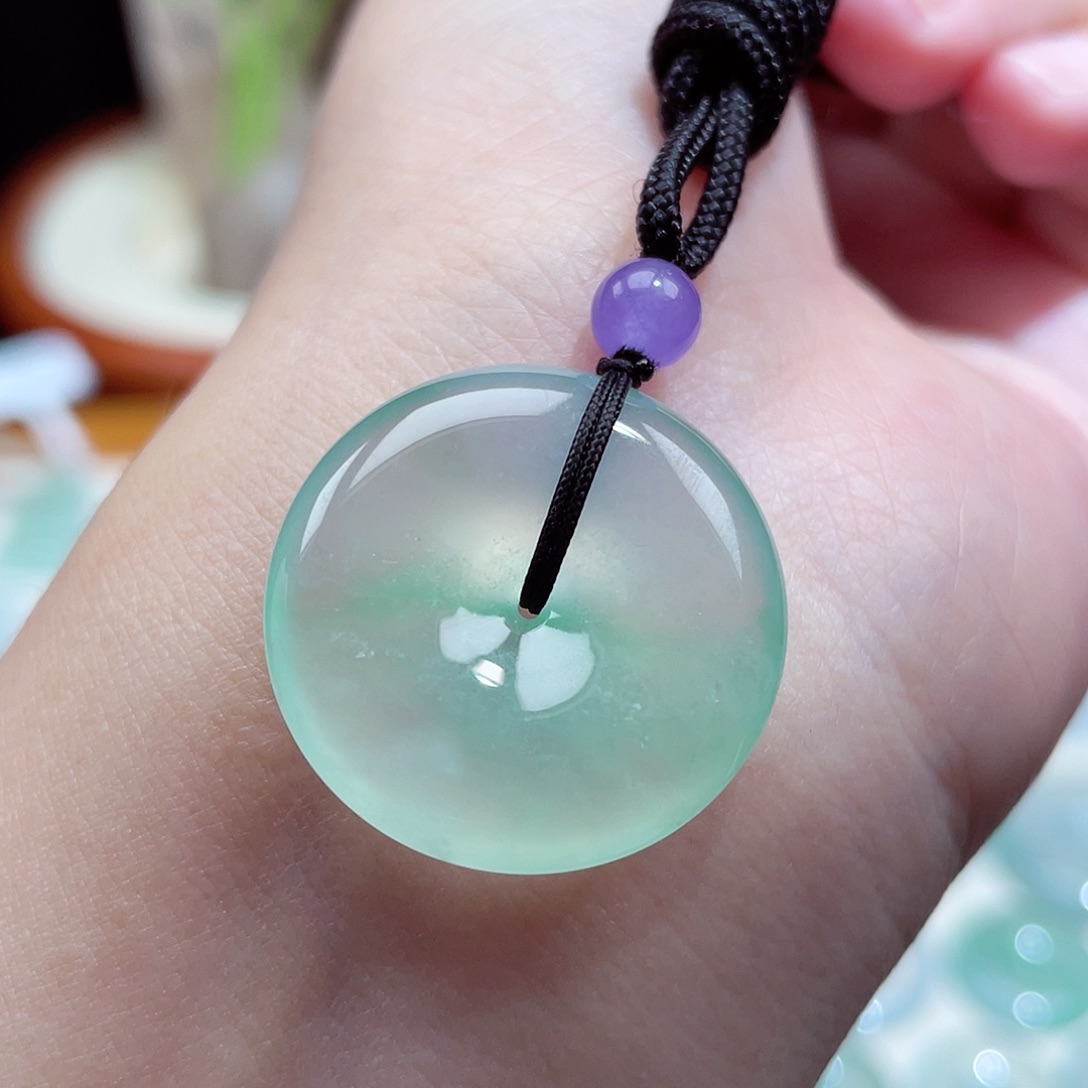 翡翠颈饰未镶嵌平安扣