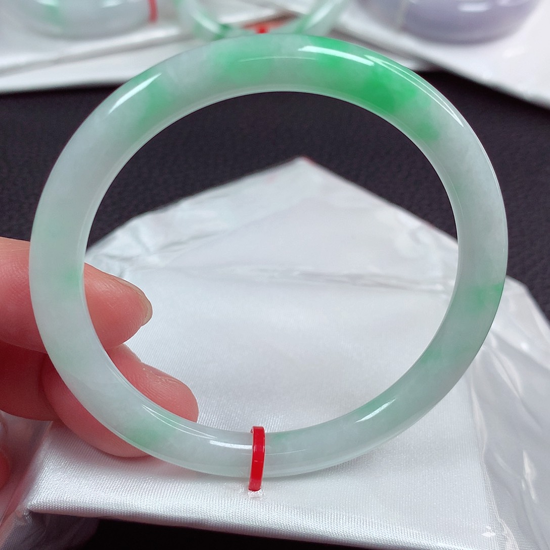 翡翠手镯未镶嵌天然翡翠手镯