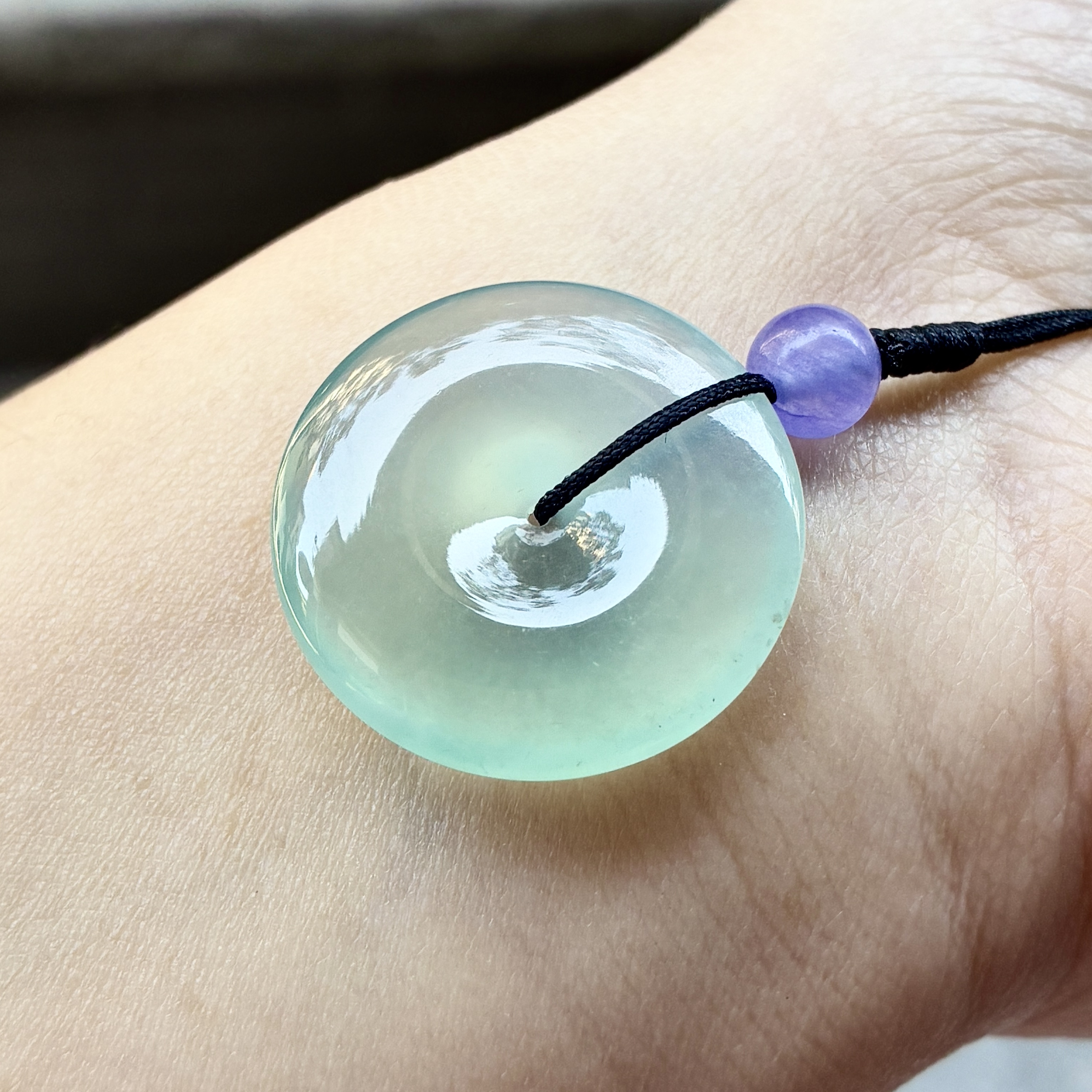 天然a货缅甸翡翠自然光24.5/5.2，高冰晴底平安扣吊坠，种好起光