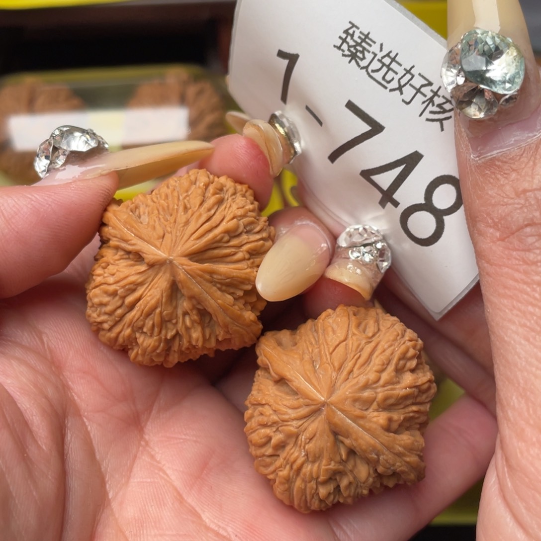 文玩核桃把件多**动36全品凹底南疆石