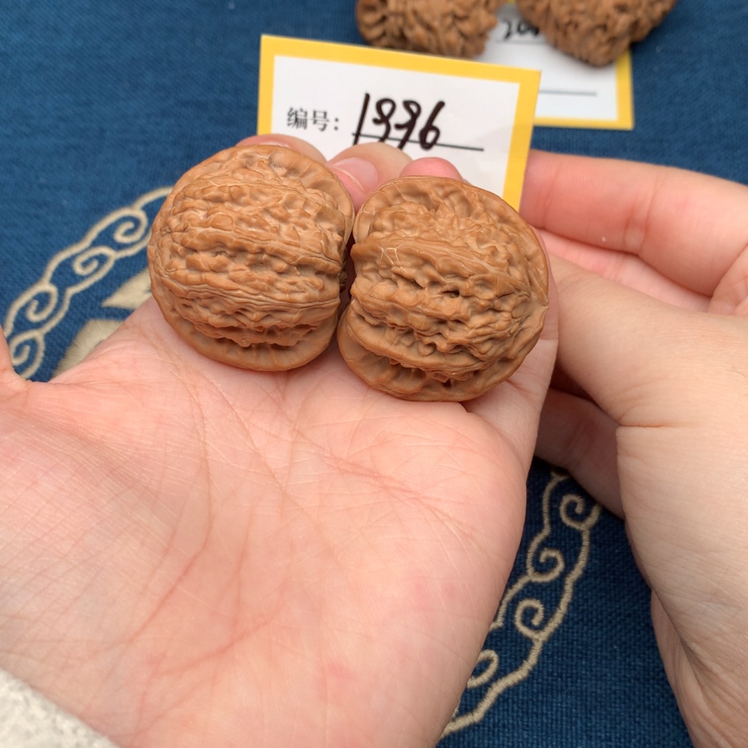 文玩核桃把件37白狮子 1996