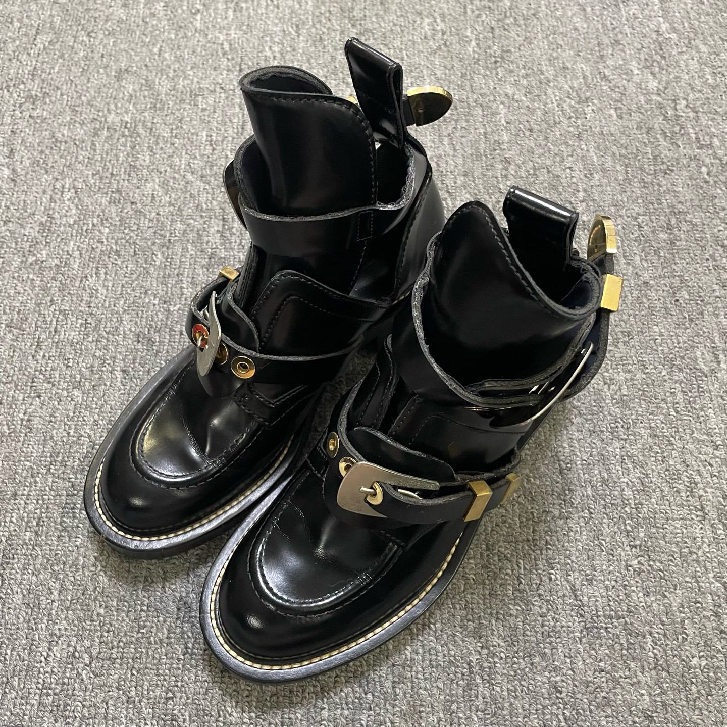 95新 Balenciaga/巴黎世家 皮革圆头搭扣短靴 37码/13601