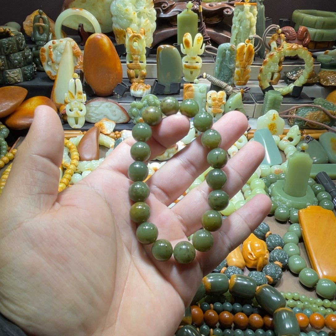 透闪石质玉未镶嵌珠宝奇石