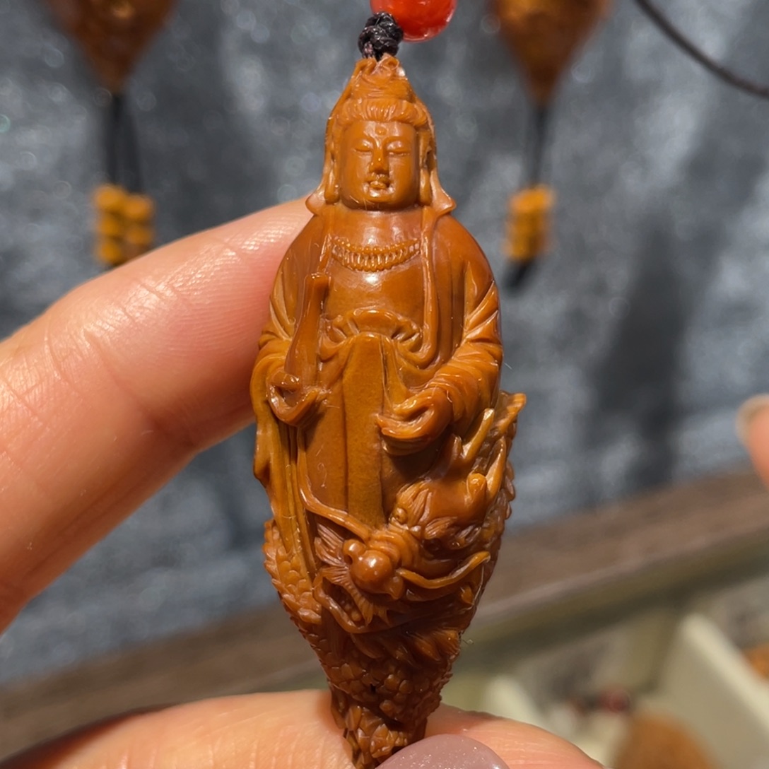 猴头核桃吊坠龙观音