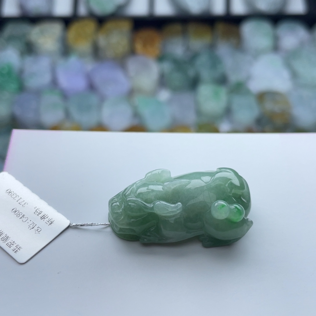 翡翠颈饰未镶嵌貔貅