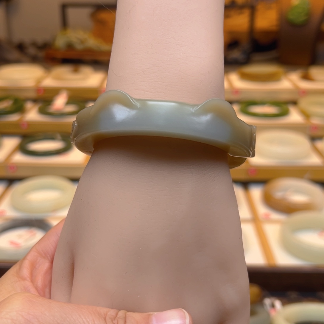 和田玉手镯未镶嵌4