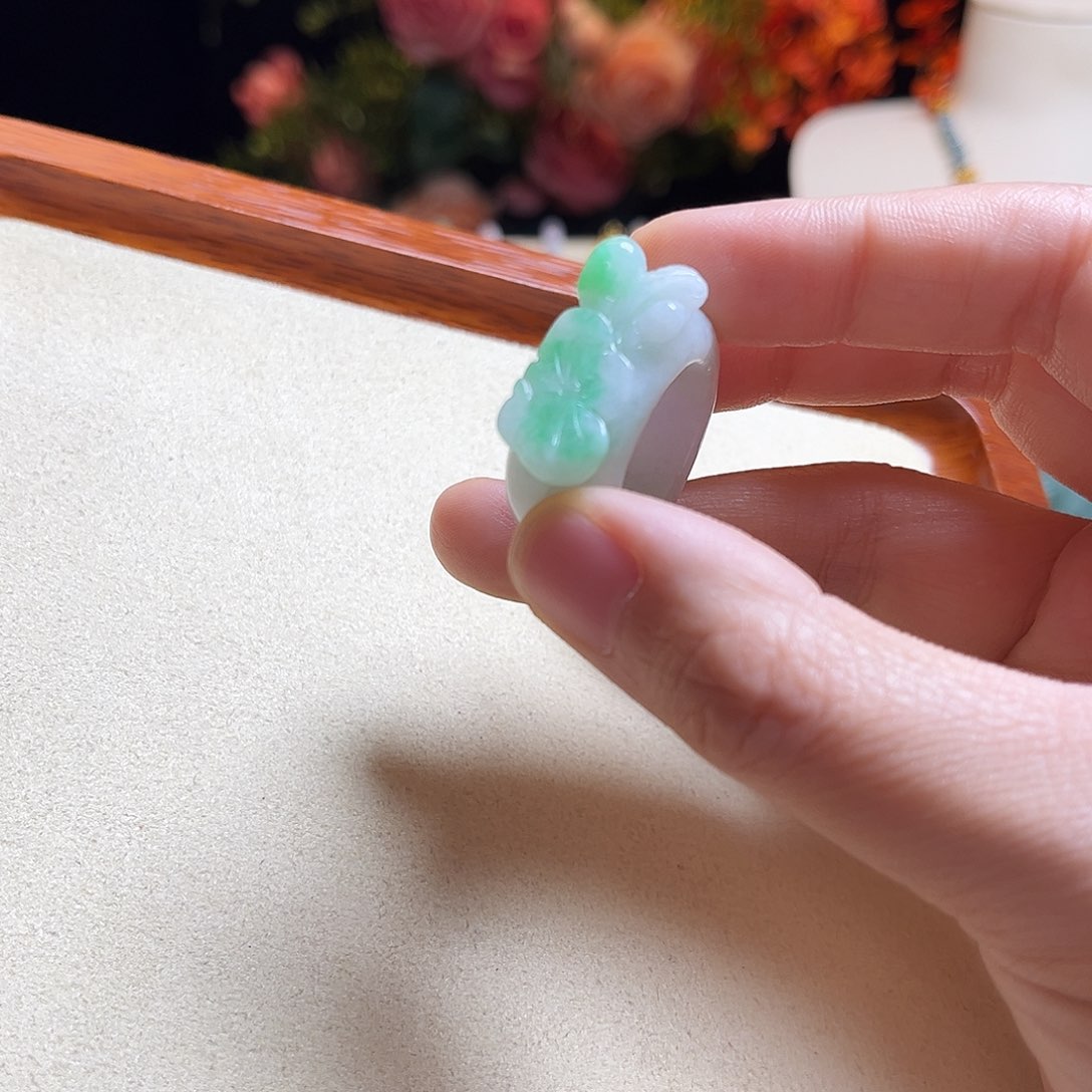 翡翠颈饰未镶嵌扳指