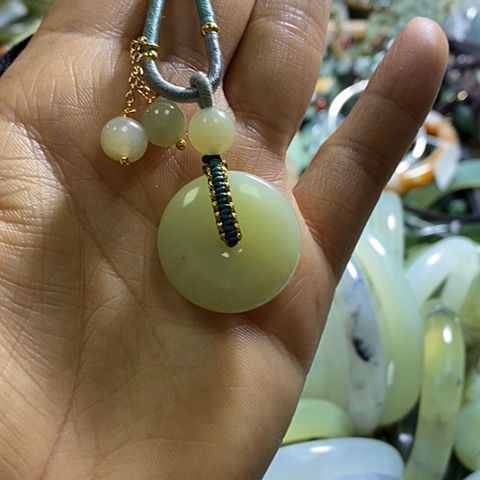 和田玉颈饰未镶嵌