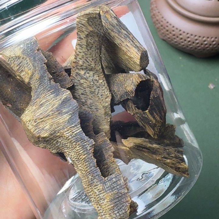 沉香手把件海南千里香牛肉干老料30克