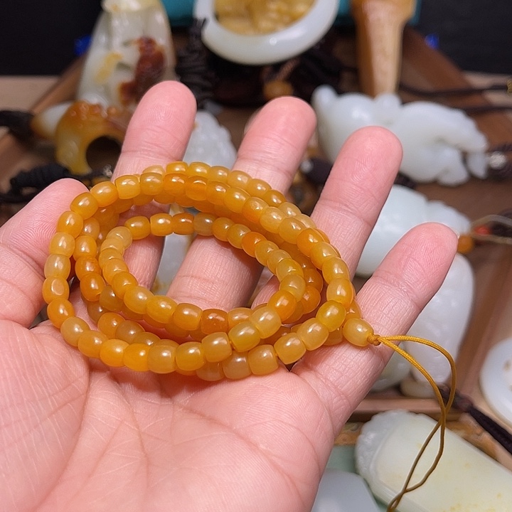 小***辉和田玉未镶嵌颈饰