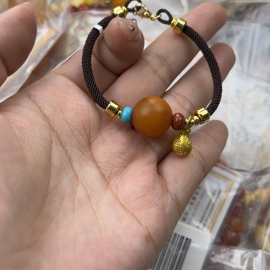 琥珀珠宝奇石未镶嵌