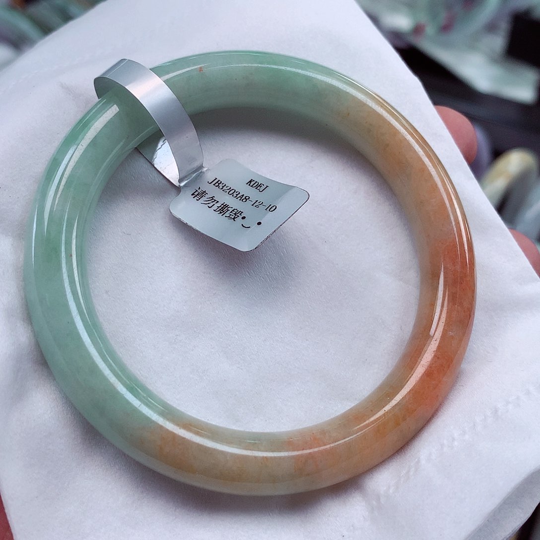 翡翠手镯未镶嵌王*芬圈口5556有棉