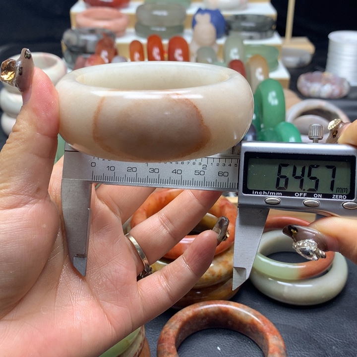 未镶嵌手镯石英质玉