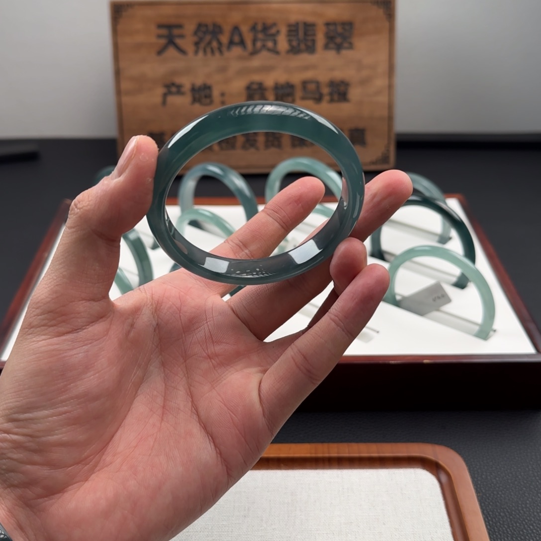 翡翠未镶嵌手镯正圈