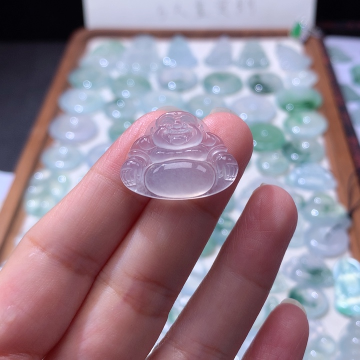 颈饰未镶嵌翡翠冰种佛公