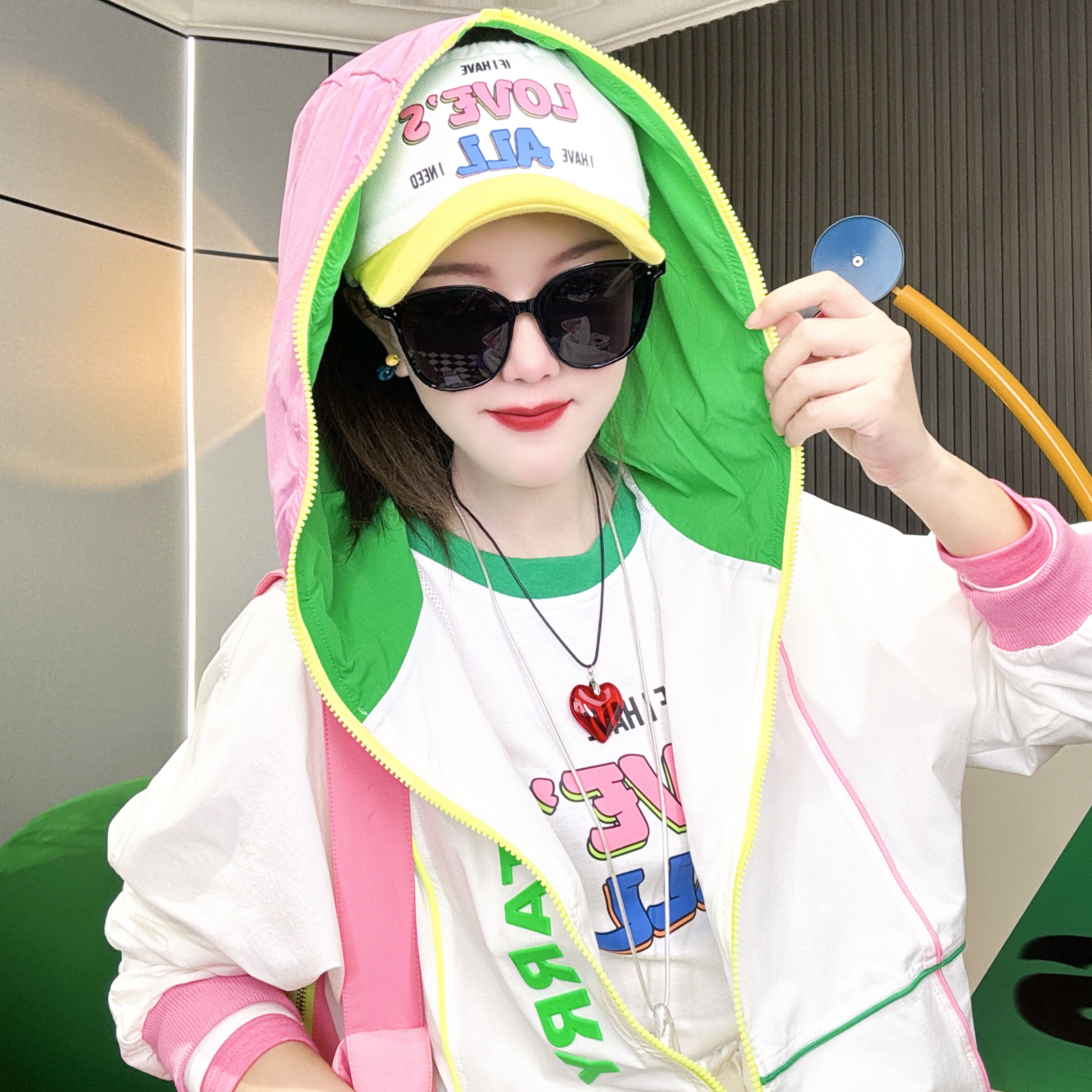 A056新款原创潮牌宽松时尚显瘦洋气休闲减龄重工刺绣连帽外套女