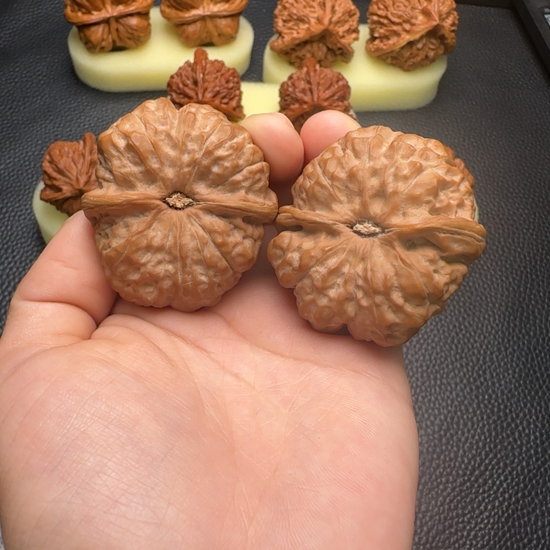 文玩核桃把件蛤蟆头两棱 41尺寸