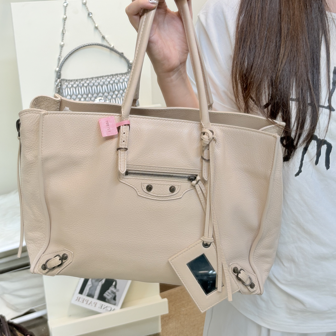 95新 Balenciaga/巴黎世家 奶茶色机车托特包 适合日常使用