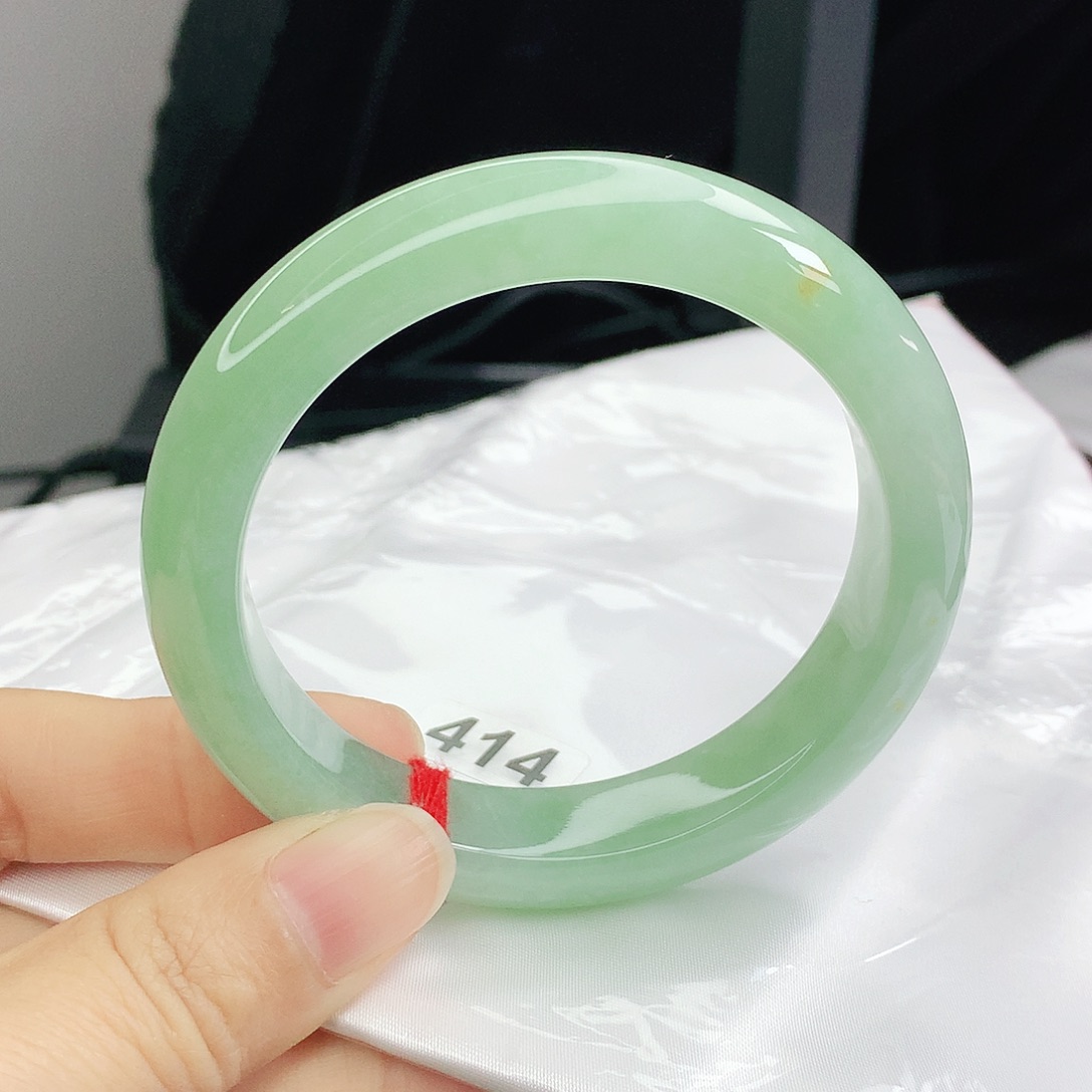 翡翠手镯未镶嵌正5657