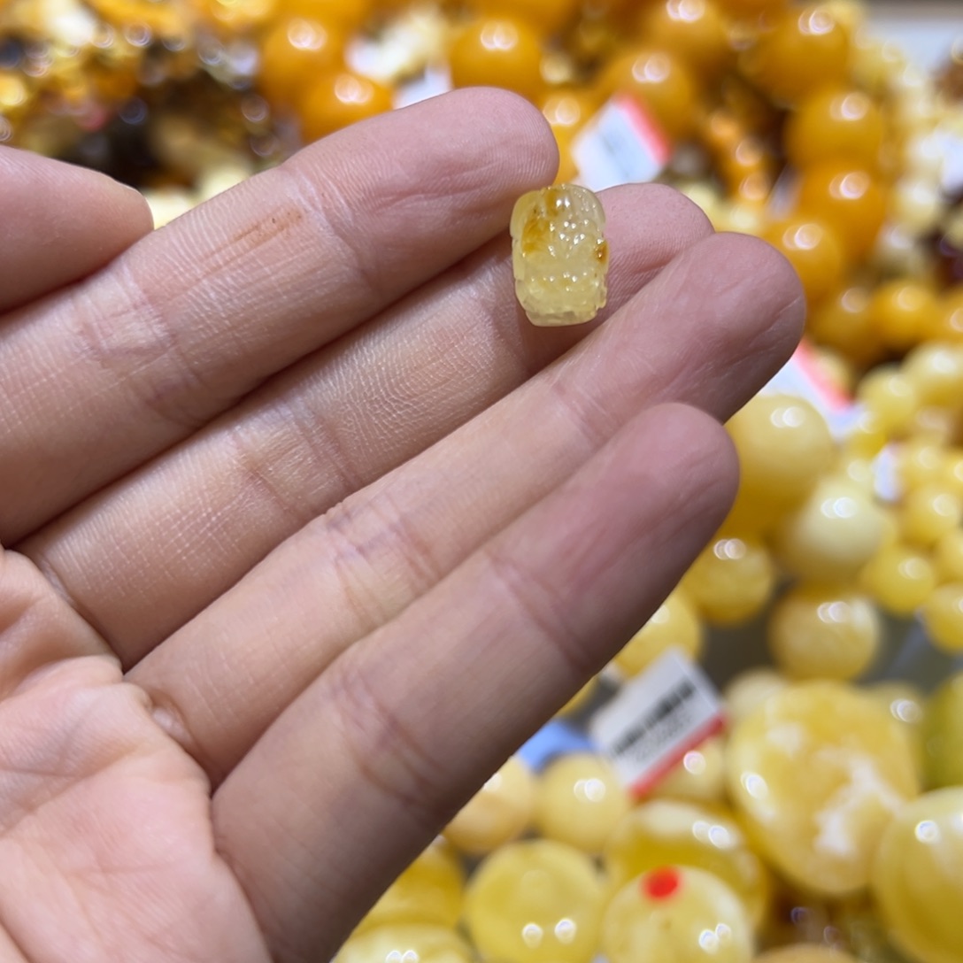 琥珀珠宝奇石未镶嵌