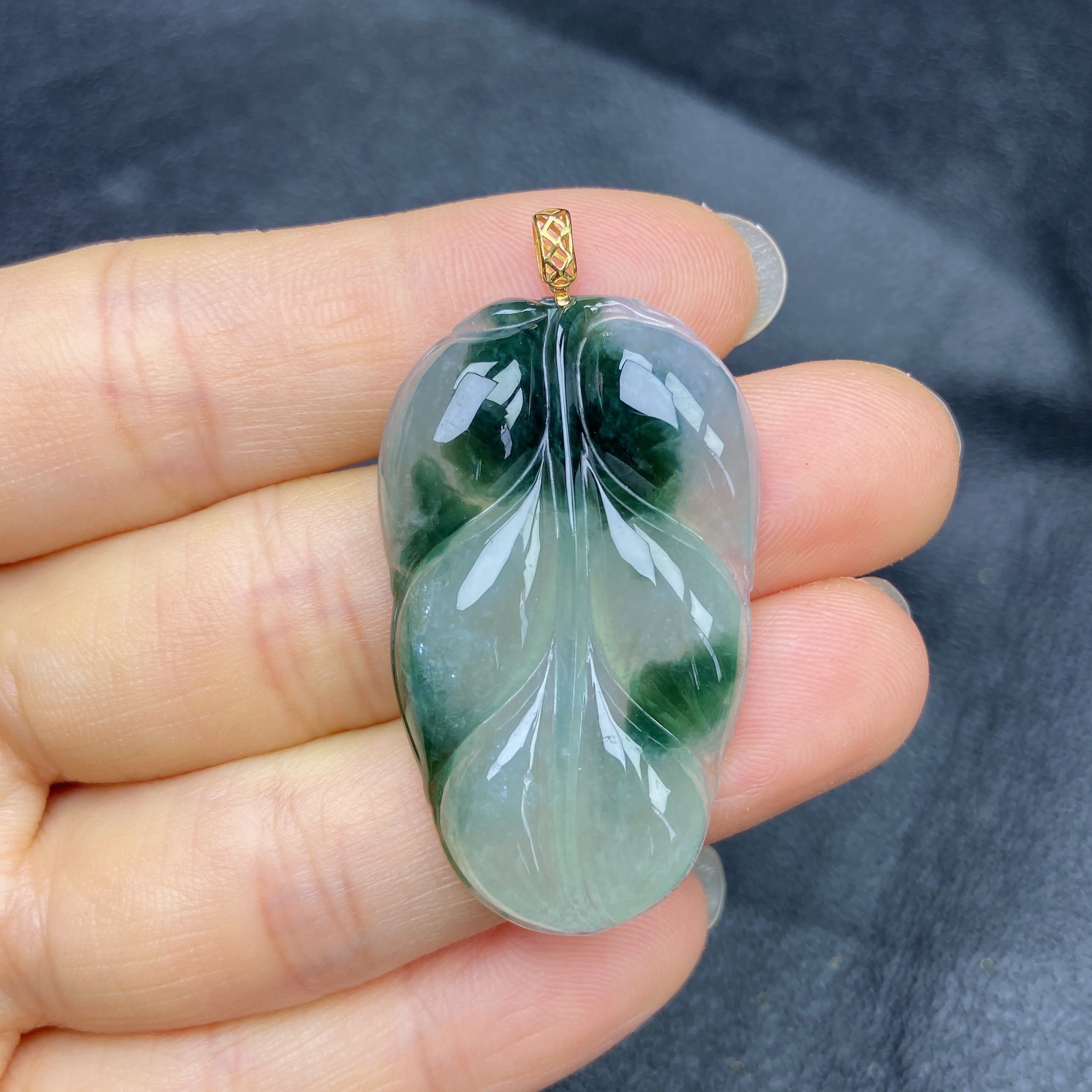 18k扣头饱满厚装飘花金枝玉叶吊坠翡翠A货 尺寸38.8×23.7×5.7mm