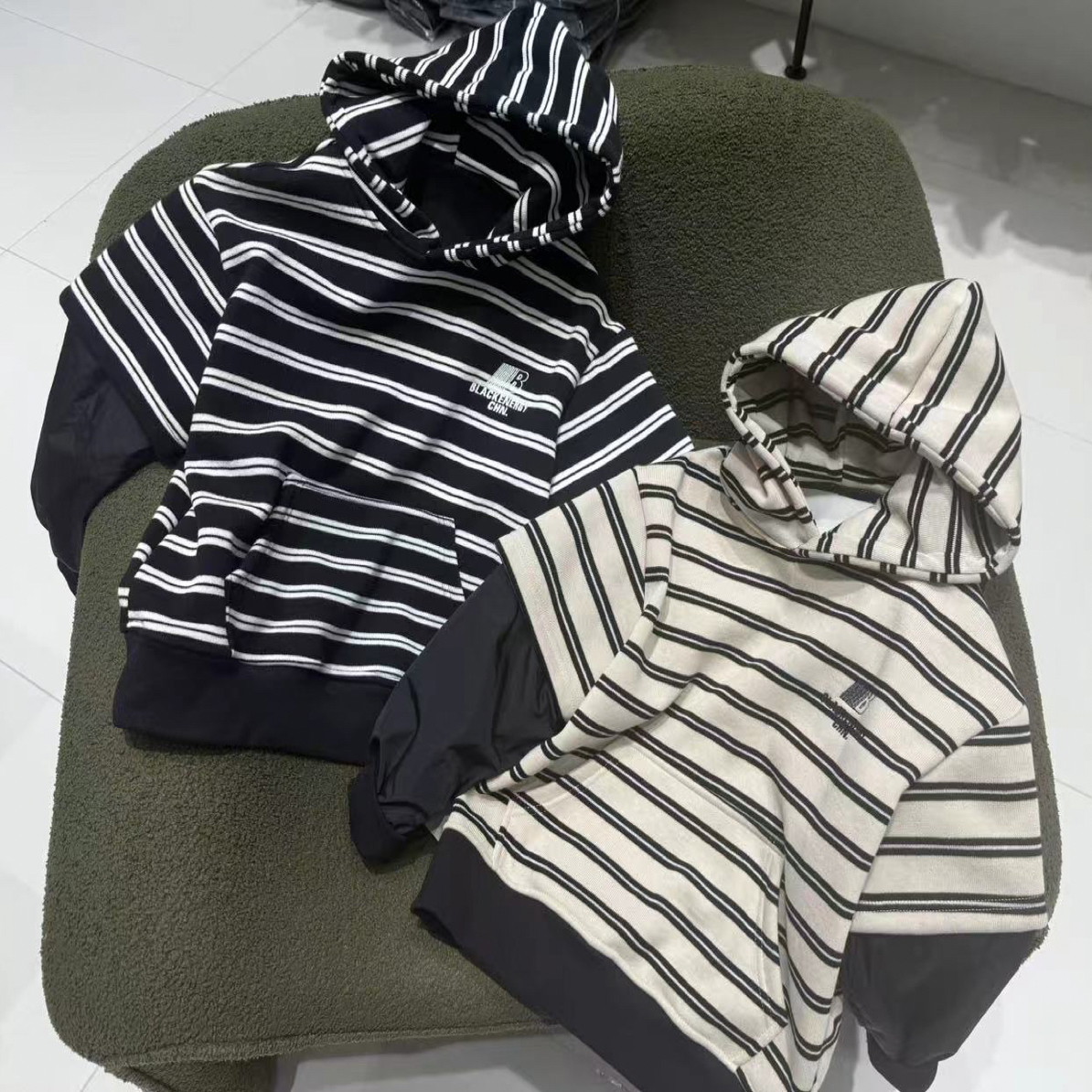 冬款一体绒条纹拼接连帽卫衣8303