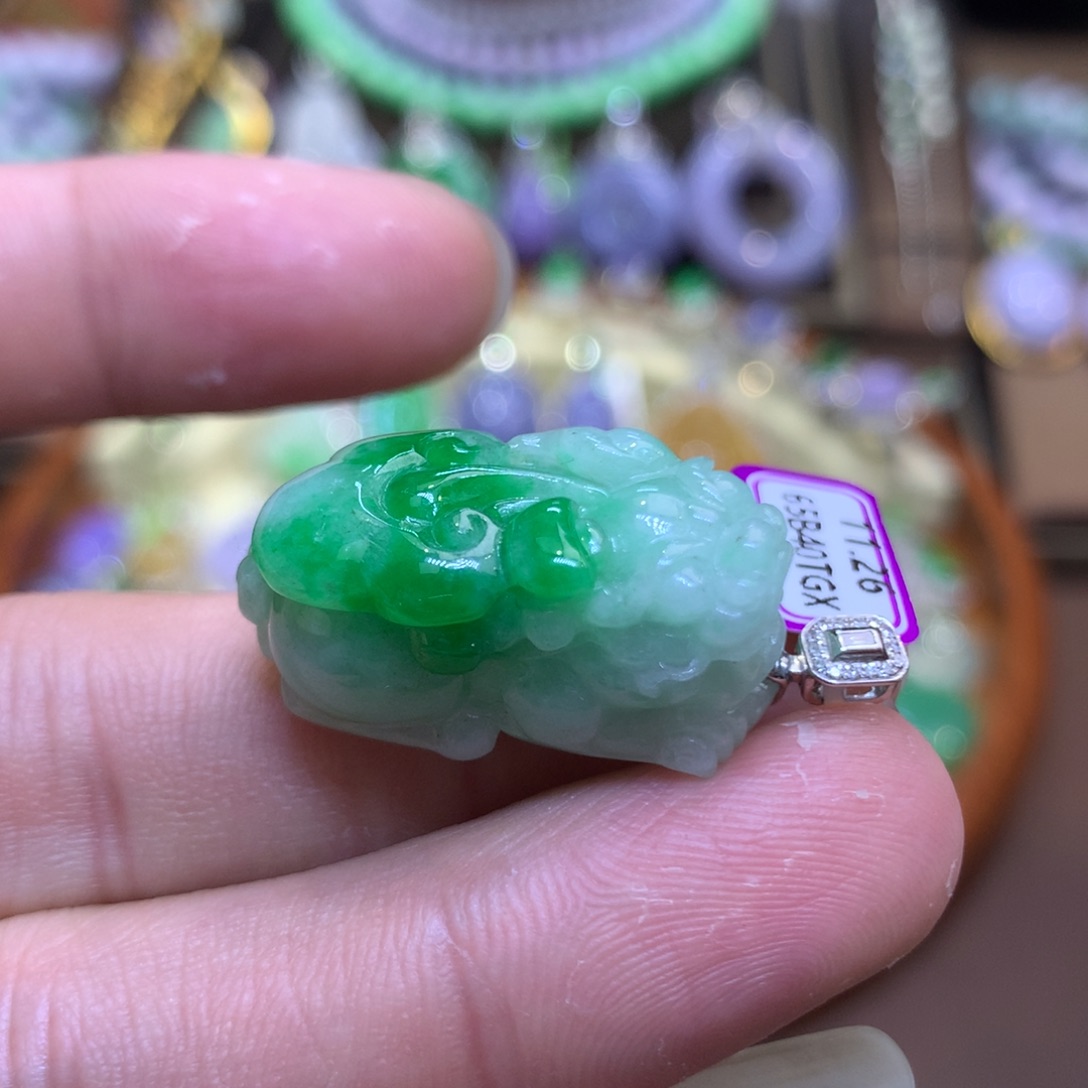 翡翠18K金镶嵌颈饰