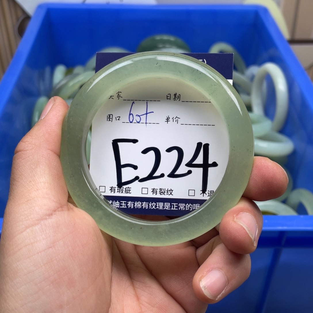 岫玉手镯手镯未镶嵌