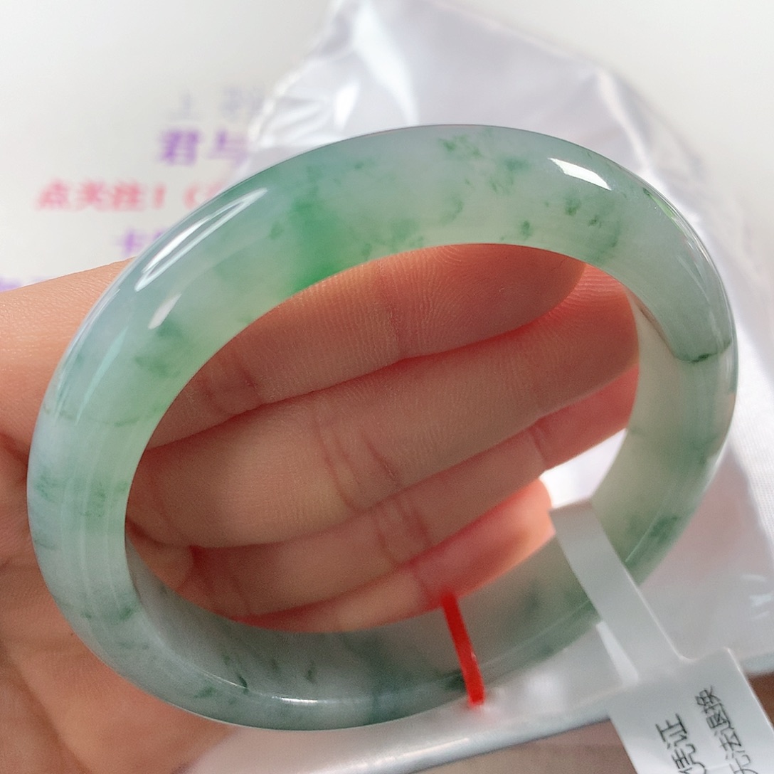 翡翠手镯未镶嵌哆**啦 正圈