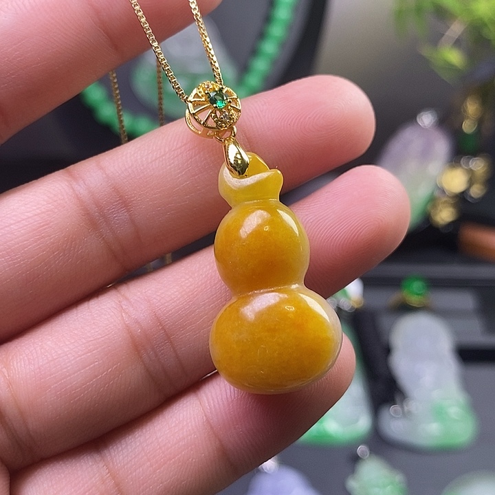 翡翠未镶嵌吊坠(赠链)