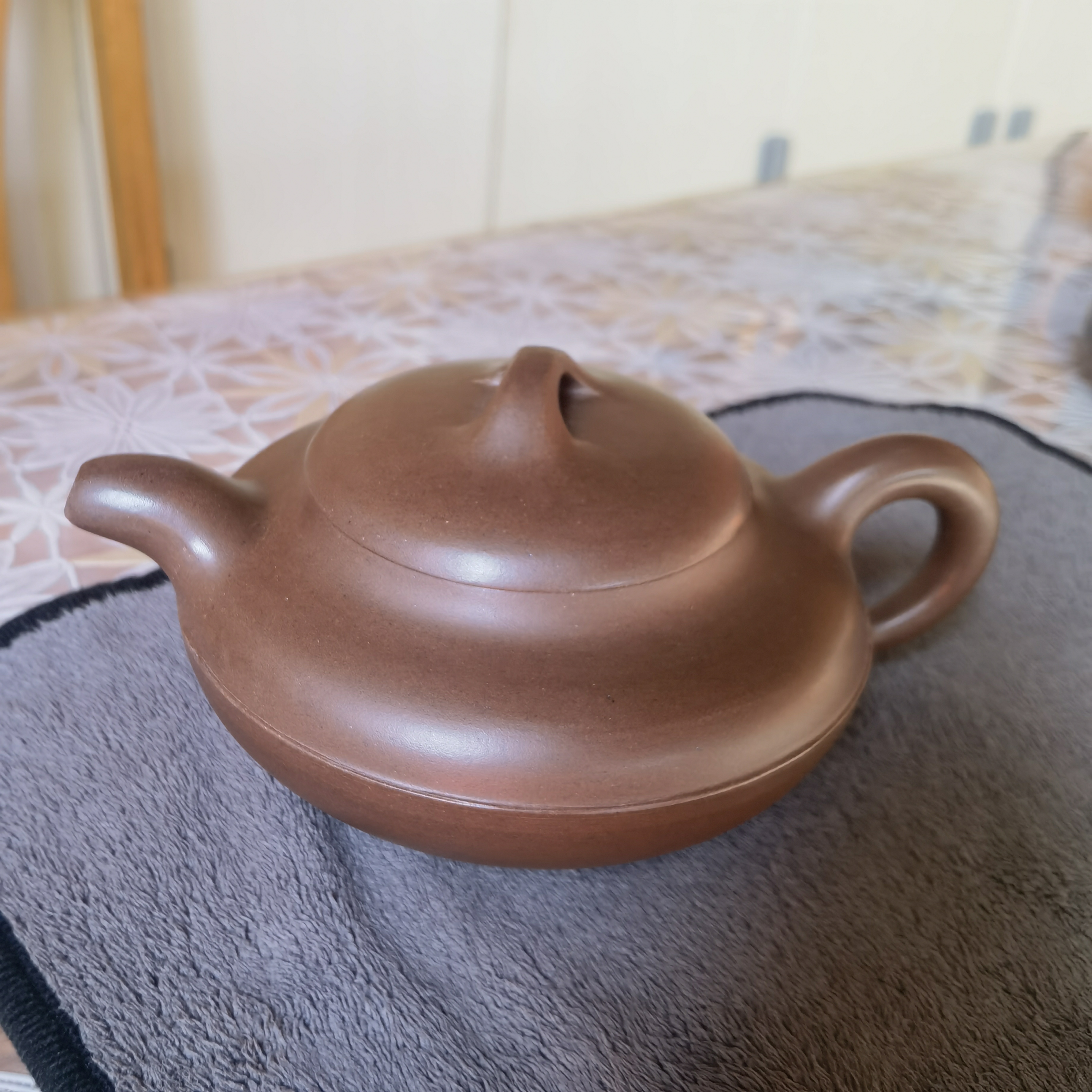 中国宜兴紫砂壶线圆壶，紫泥300Cc半手工