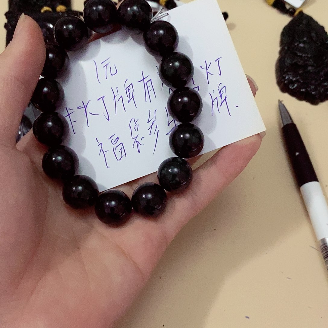 翡翠颈饰未镶嵌人**峰翡翠