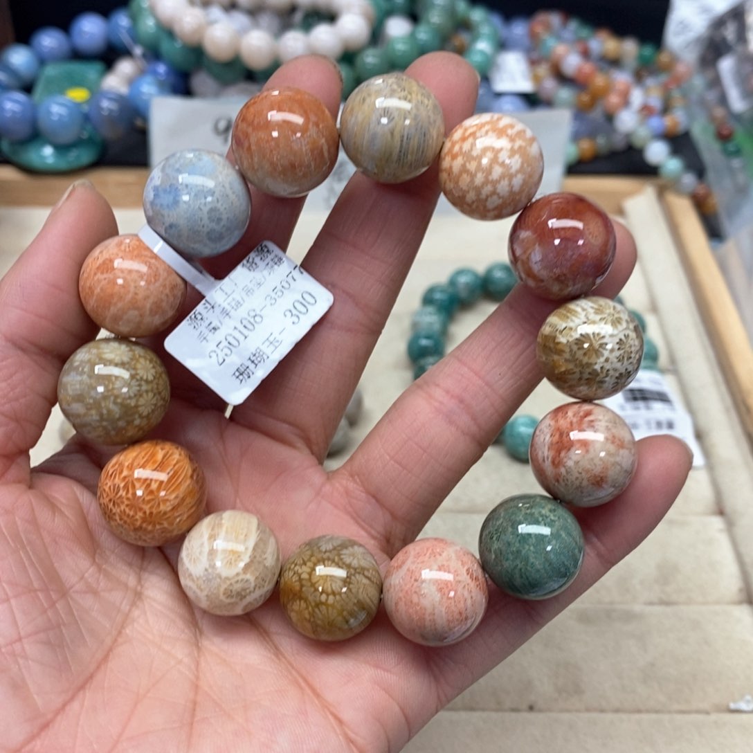 硅化珊瑚（珊瑚玉）手链未镶嵌五***斤047