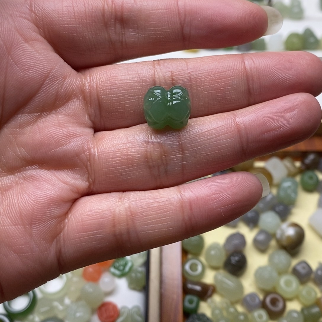 用***1和田玉未镶嵌颈饰