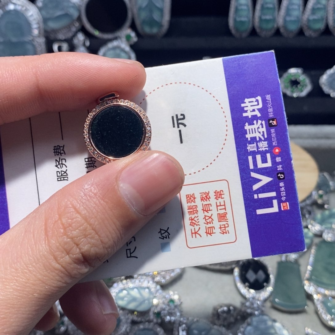 翡翠项链未镶嵌翡翠