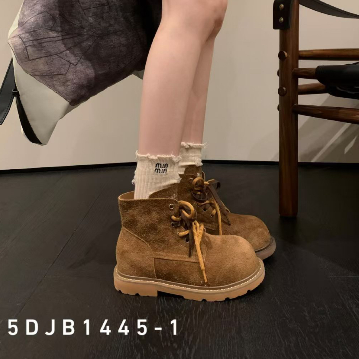 磨砂皮女靴复古马丁靴圆头秋冬时尚【美罗巴】