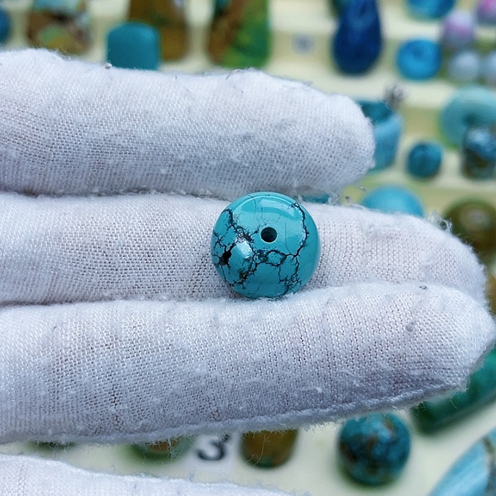 绿松石颈饰未镶嵌